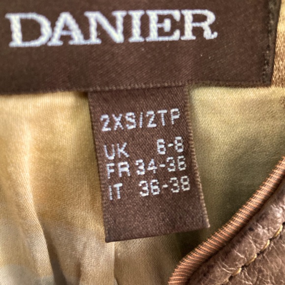 Danier leather Moto jacket - Picture 8 of 9